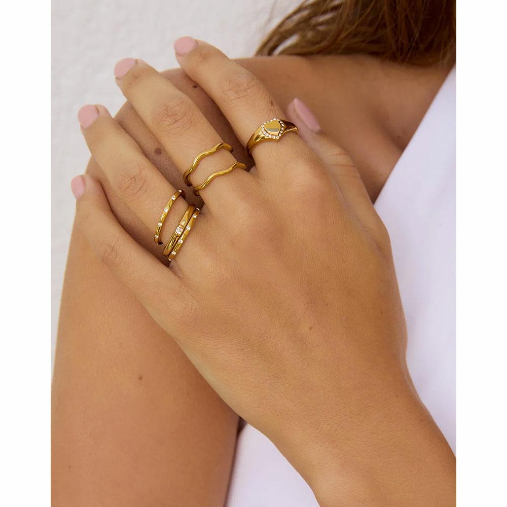 Arms of Eve Rosie Heart Ring
